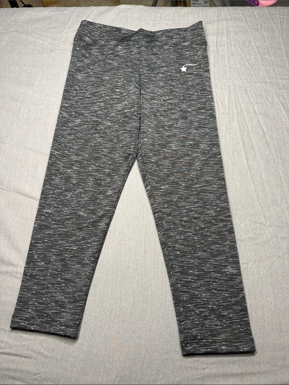 Girls' Gray Marled Stretch Leggings by destira